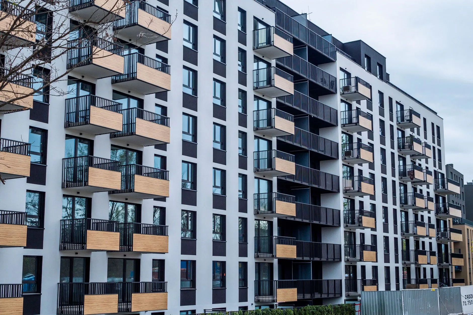 Ataşehir’de modern konut binaları — Eyüp Tesisat su kaçağı tespiti ve tıkanıklık açma hizmet bölgesi