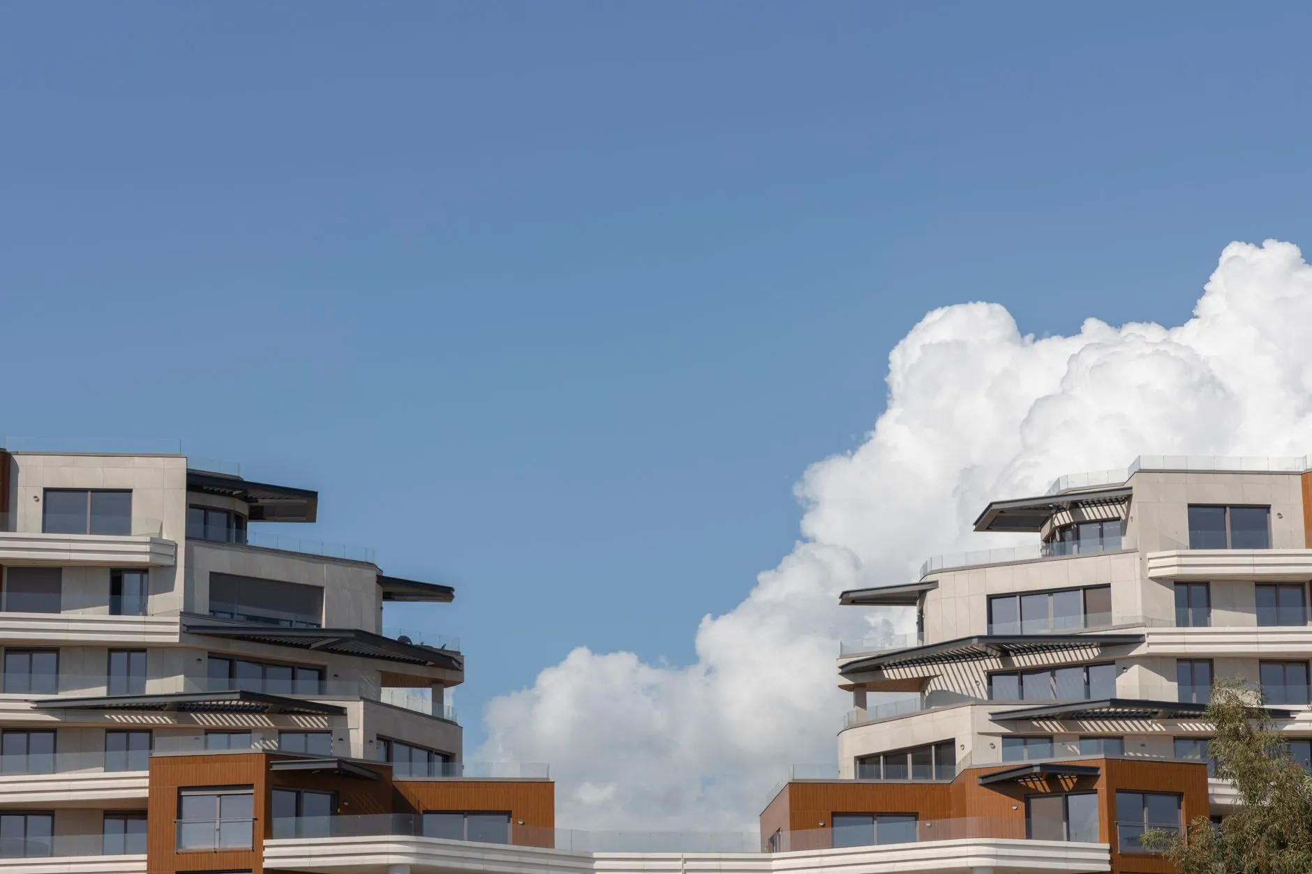 Pendik’te modern konut binaları — Eyüp Tesisat su kaçağı tespiti ve tıkanıklık açma hizmet bölgesi