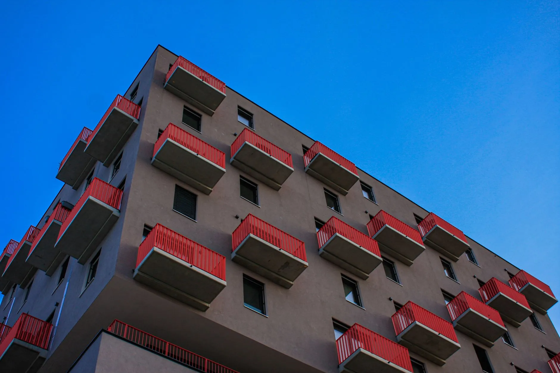 Üsküdar’da modern konut binaları — Eyüp Tesisat su kaçağı tespiti ve tıkanıklık açma hizmet bölgesi